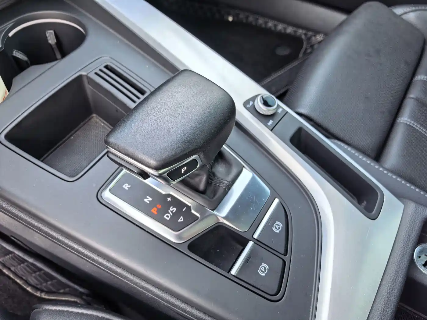 Фото 12 - Audi A4L