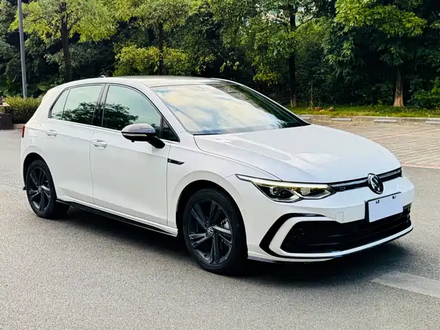 Volkswagen Golf, 2022