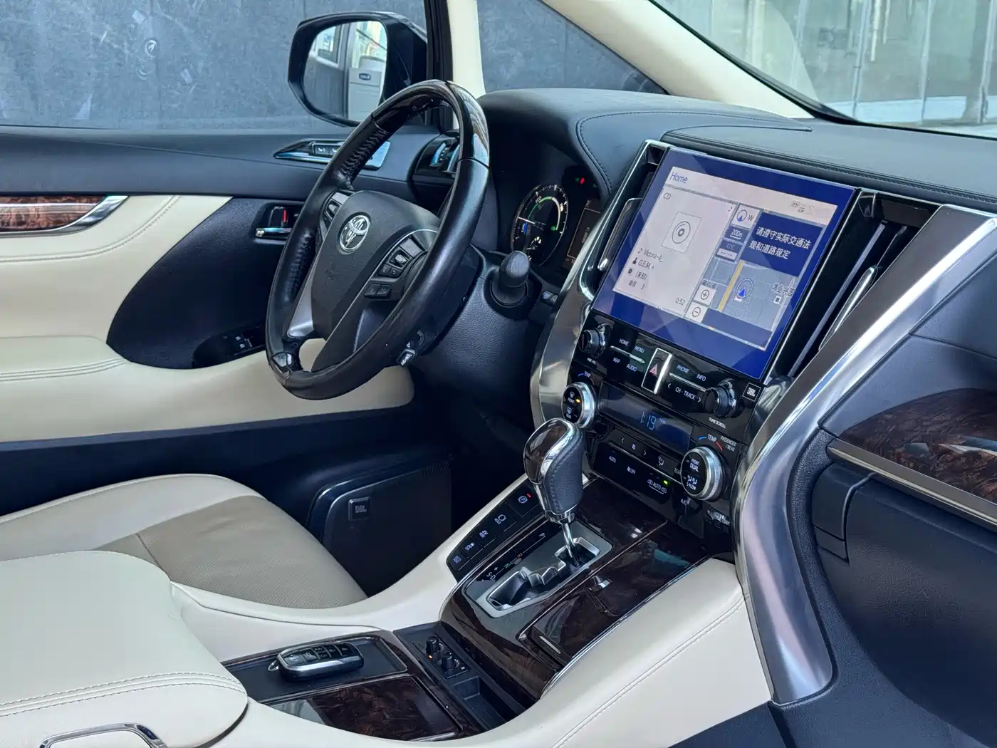 Toyota Alphard 2021 Hybrid 2.5L Luxury фото 15