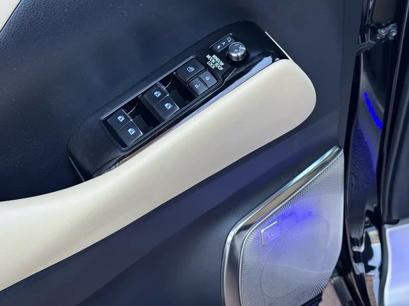 Toyota Alphard 2021 Hybrid 2.5L Luxury фото 10