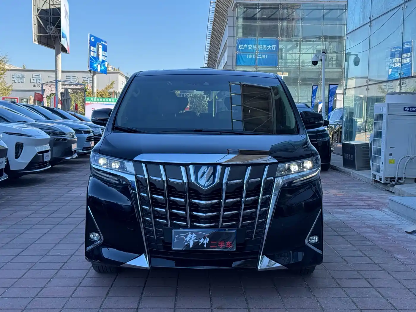 Toyota Alphard 2021 Hybrid 2.5L Luxury фото 14