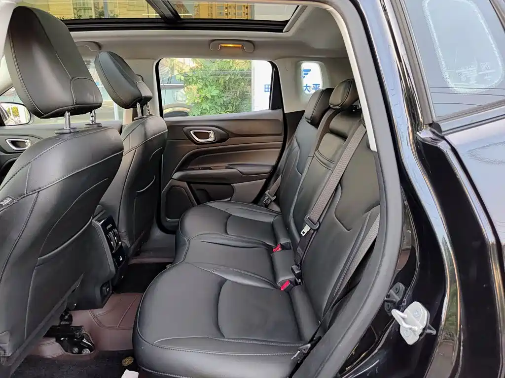 Фото 8 - Jeep Compass