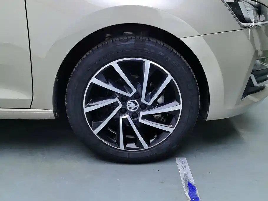Фото 6 - Škoda Rapid