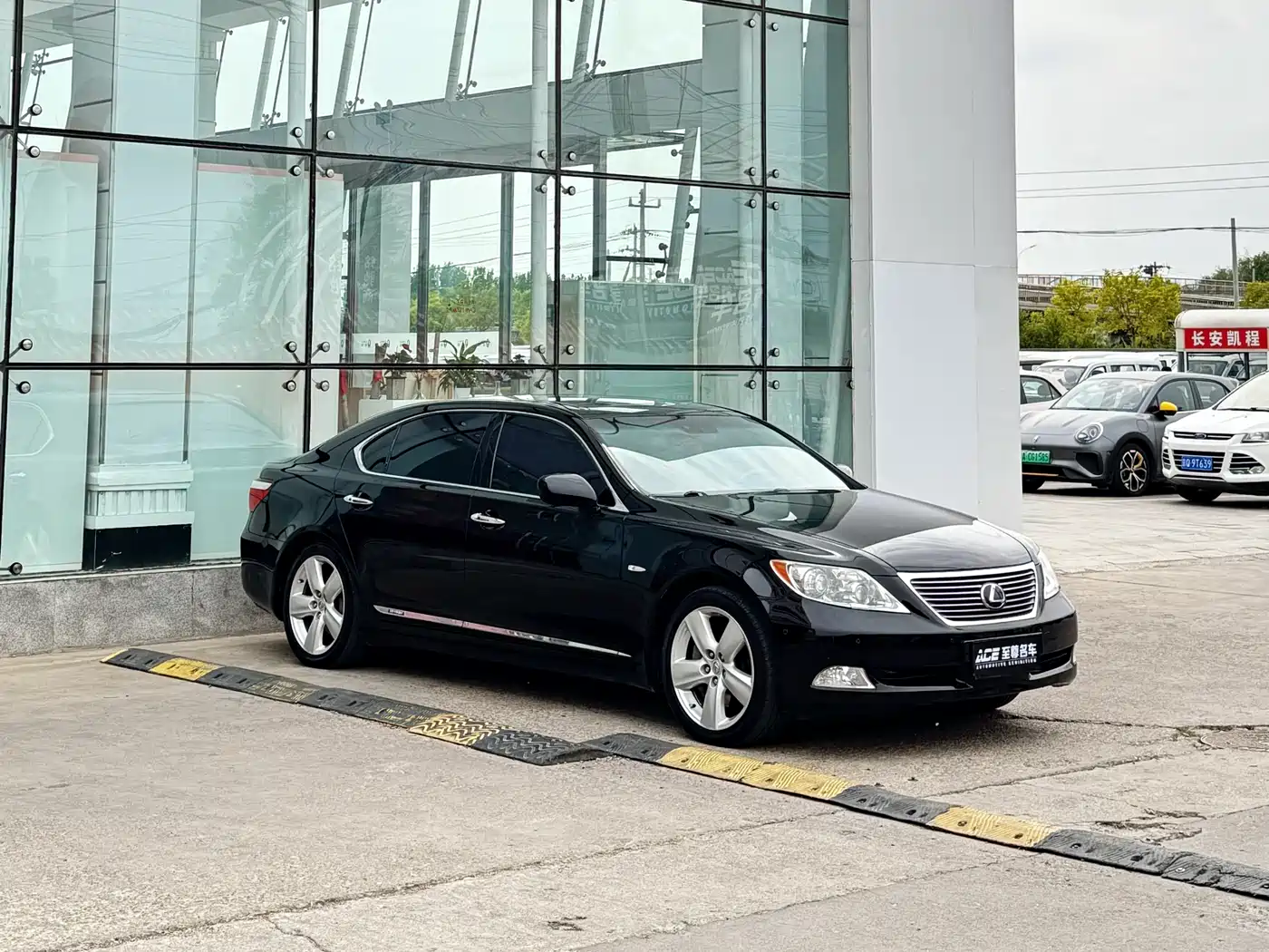 Lexus LS 2006 460L Premium Edition фото 3