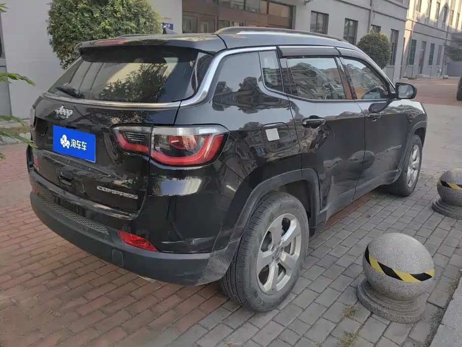 Photo 3 - Jeep Compass