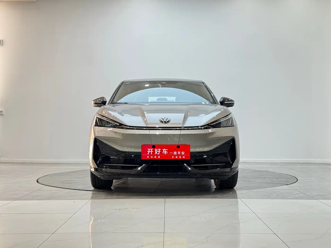 VOLKSWAGEN WITH THE CROWD 06