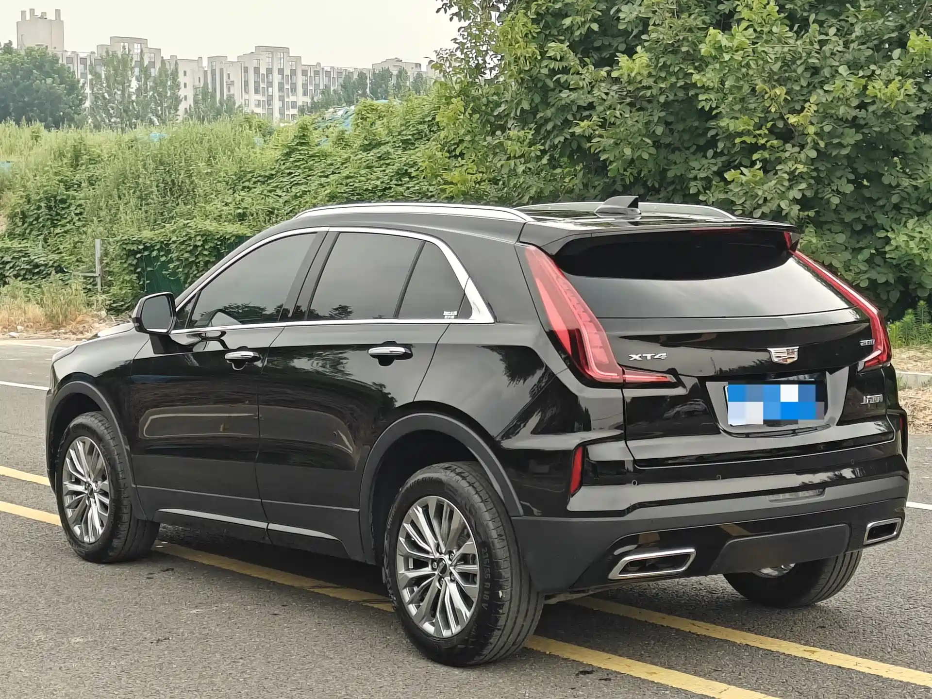 Photo 13 - Cadillac XT4