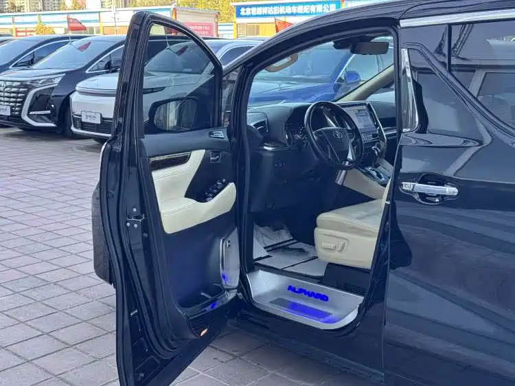 Toyota Alphard 2021 Hybrid 2.5L Luxury фото 3