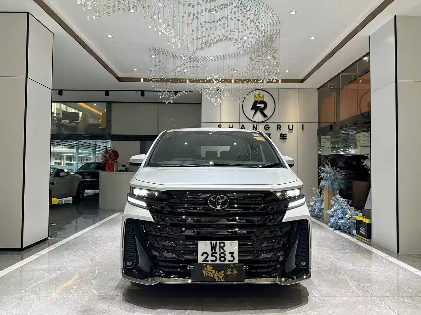 Toyota Vellfire 2025 Crown Hybrid 2.5L Ink Gold Executive Edition фото 2