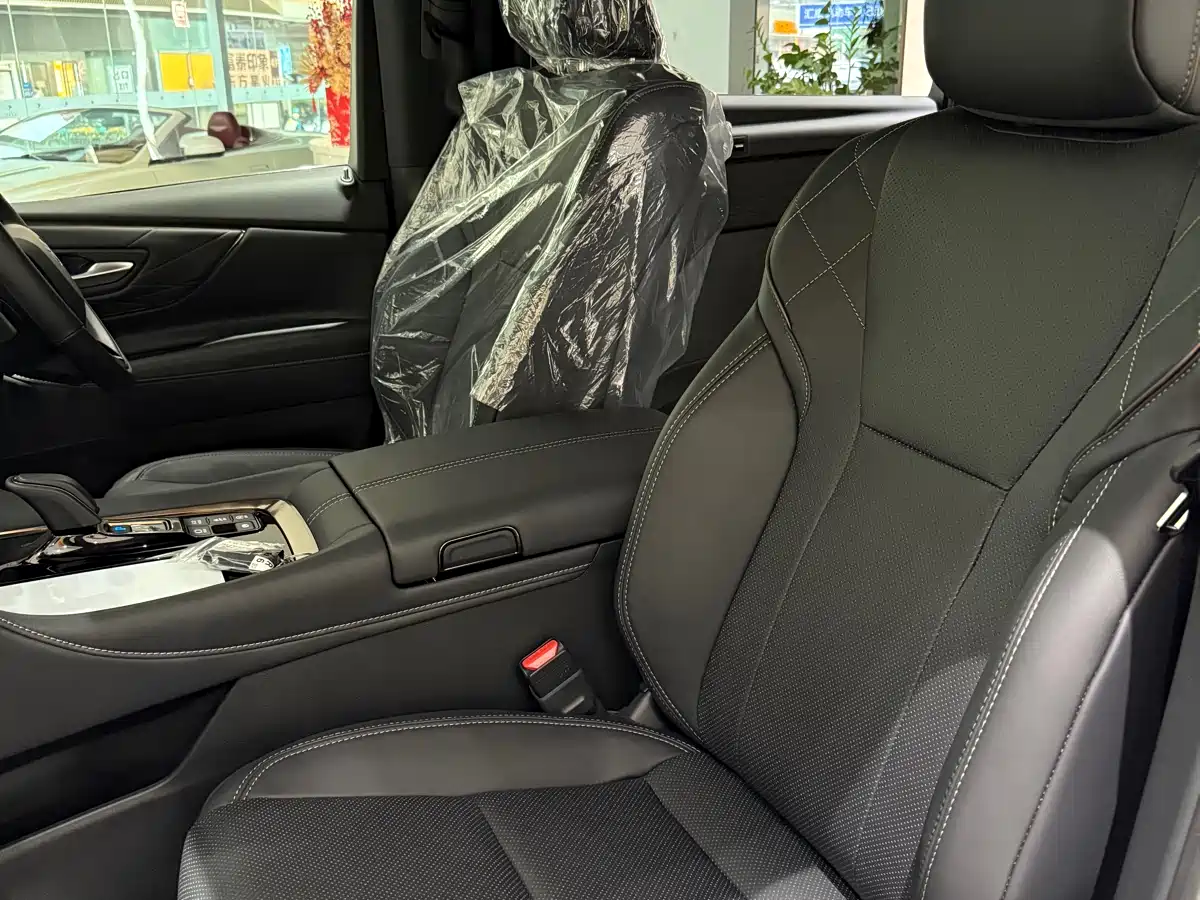 Toyota Vellfire 2025 Crown Hybrid 2.5L Ink Gold Executive Edition фото 6