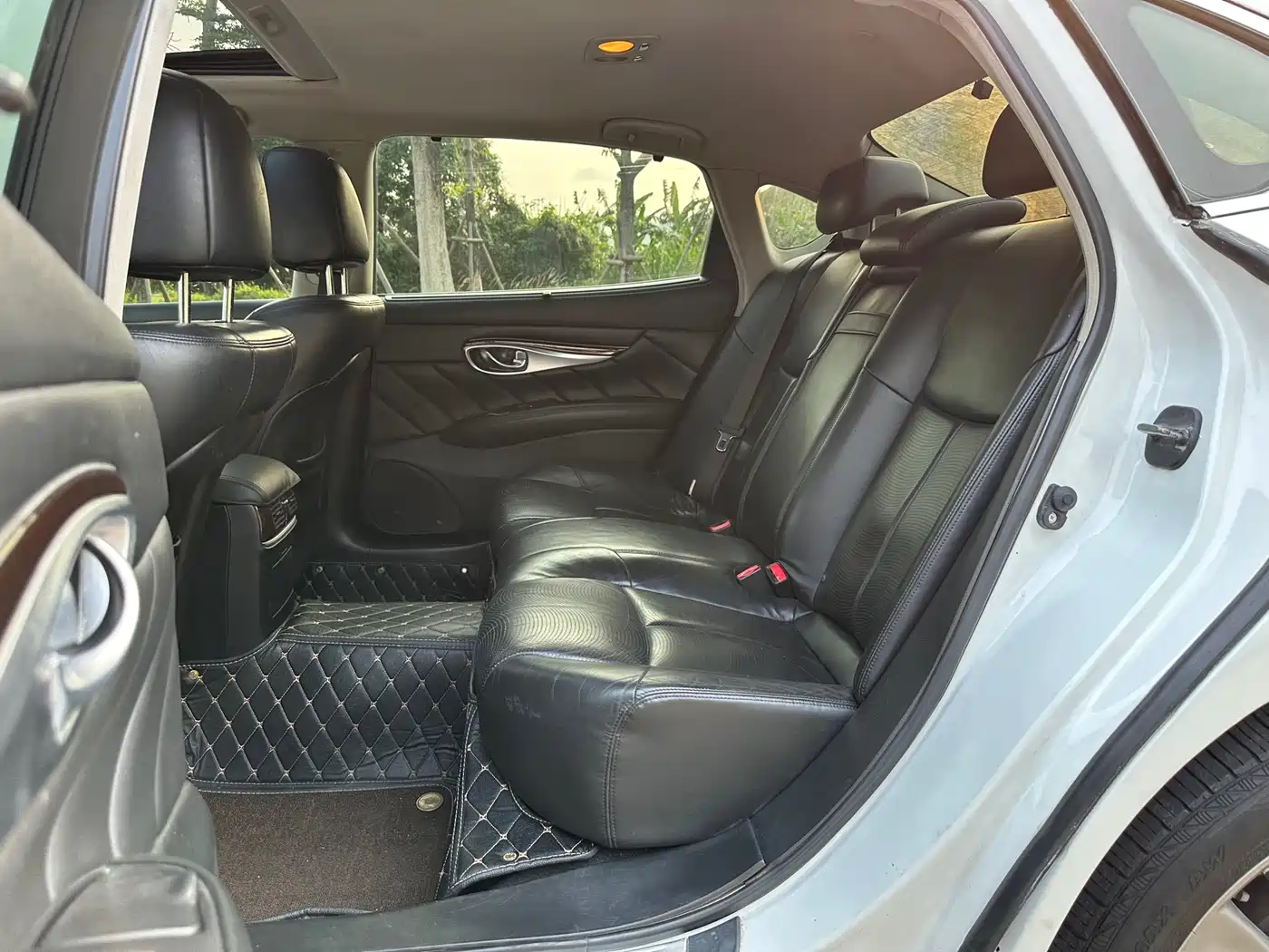Infiniti M Series 2012 M25L Elegance Edition фото 9