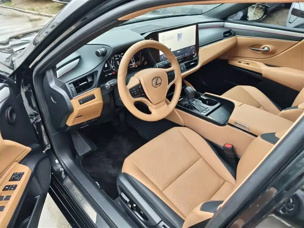 Lexus ES 2025 200 Ultimate Edition фото 7