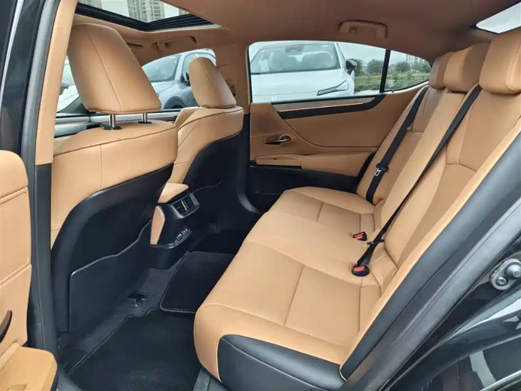Lexus ES 2025 200 Ultimate Edition фото 8