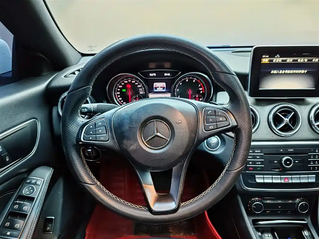 MERCEDES-BENZ CLA