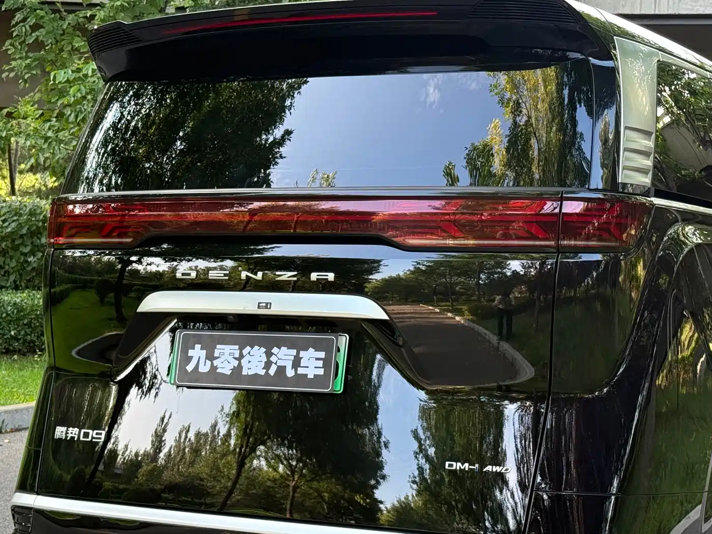 Denza D9 2025 2024 DM-i 980 AWD Premium