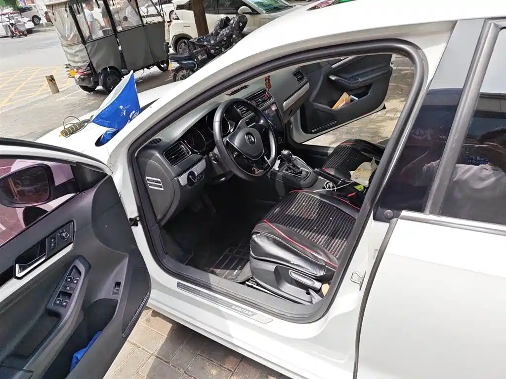 Volkswagen Sagitar 2015 230TSI Automatic Comfort фото 14