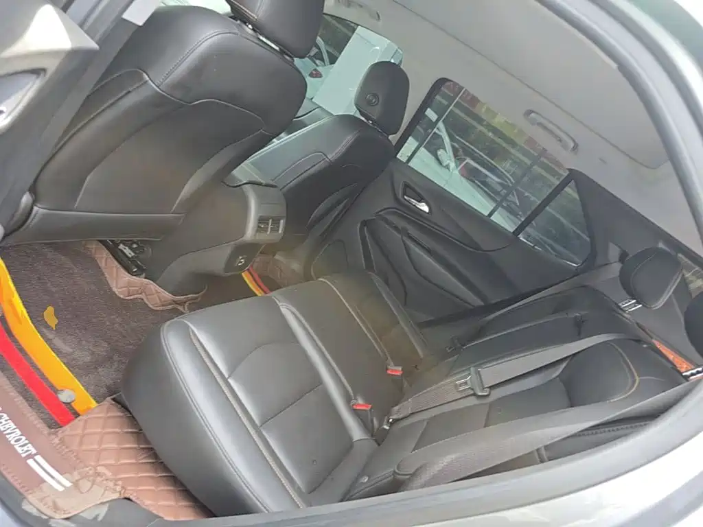 Фото 13 - Chevrolet Equinox