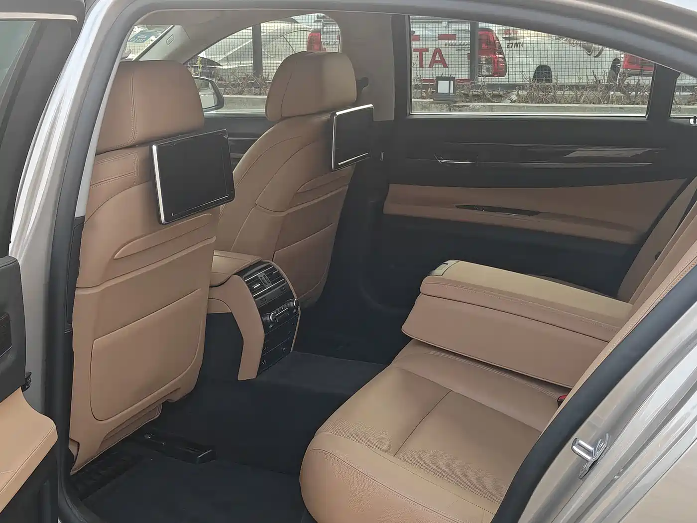 BMW 7 Series 2013 Model 740Li Leading фото 15