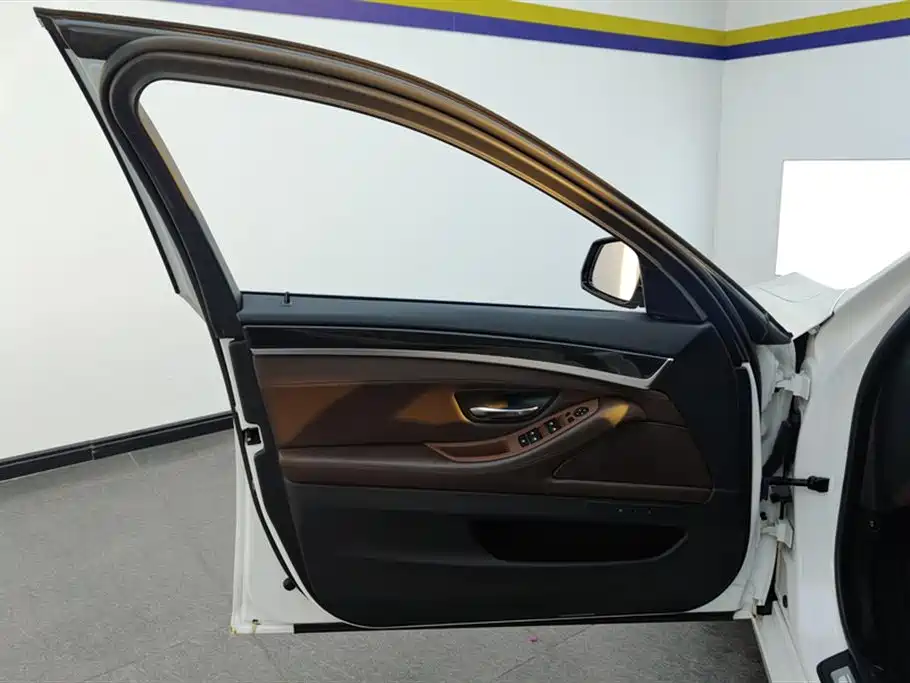 BMW 5 Series 2014 525Li Luxury Design Package фото 7