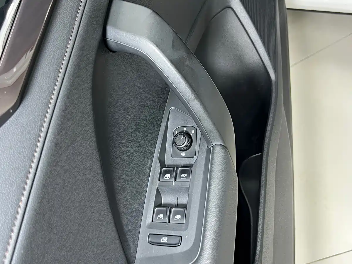 Volkswagen Tharu 2022 280TSI FWD Luxury Edition фото 7