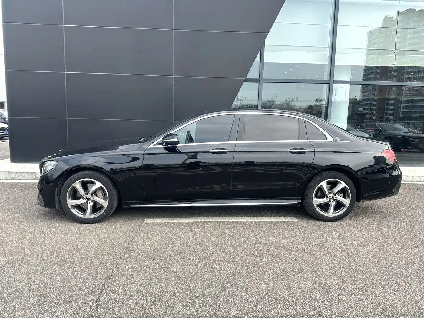 Mercedes-Benz E-Class 2018 E 300 L Sport Fashion фото 5