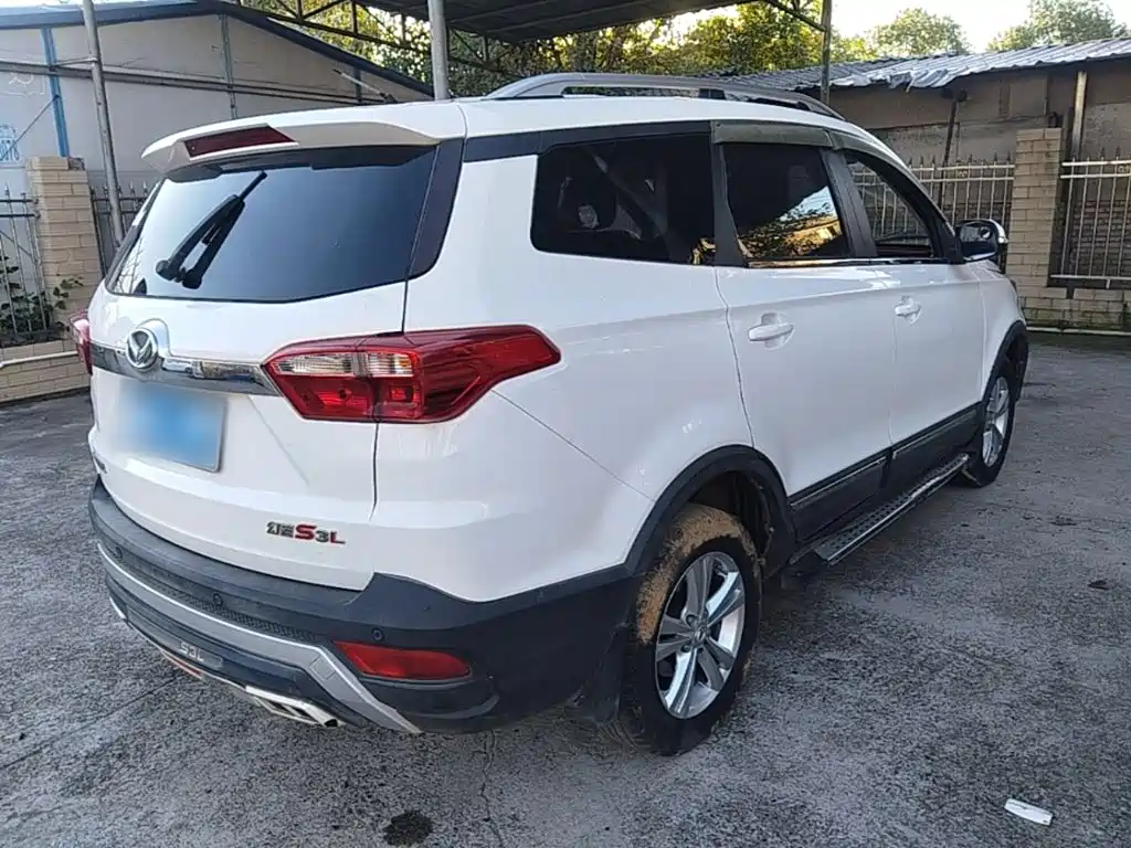 BAIC Huansu S3 2016 2016 S3L 1.5L Manual Premium