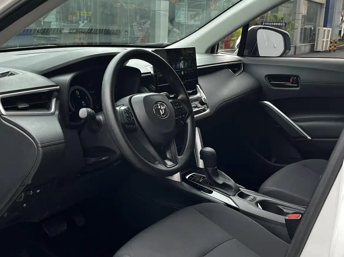 Toyota Corolla Cross 2024 2.0L Smart Hybrid Dual Engine Pioneer Edition фото 15