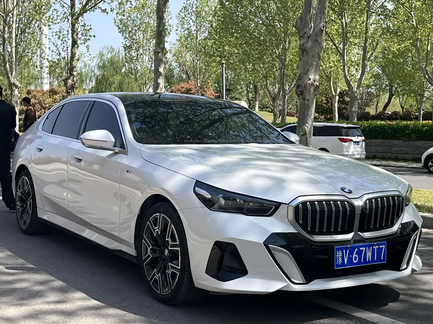 BMW 5 Series 2024 530Li Premium Luxury Package фото 3