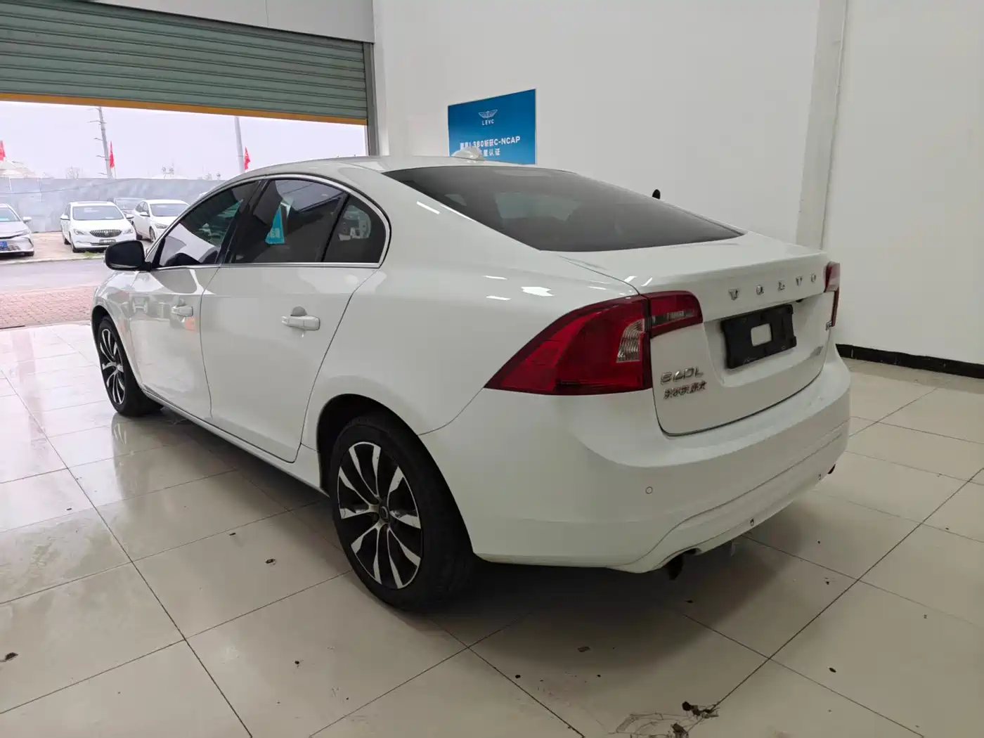 Фото 16 - Volvo S60