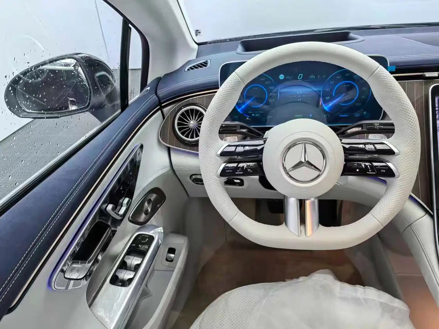 Mercedes-Benz EQE 2025 Model 500 4MATIC Luxury Edition фото 5