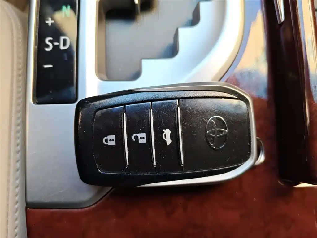 Toyota Camry 2012 2.5G Luxury Edition фото 9