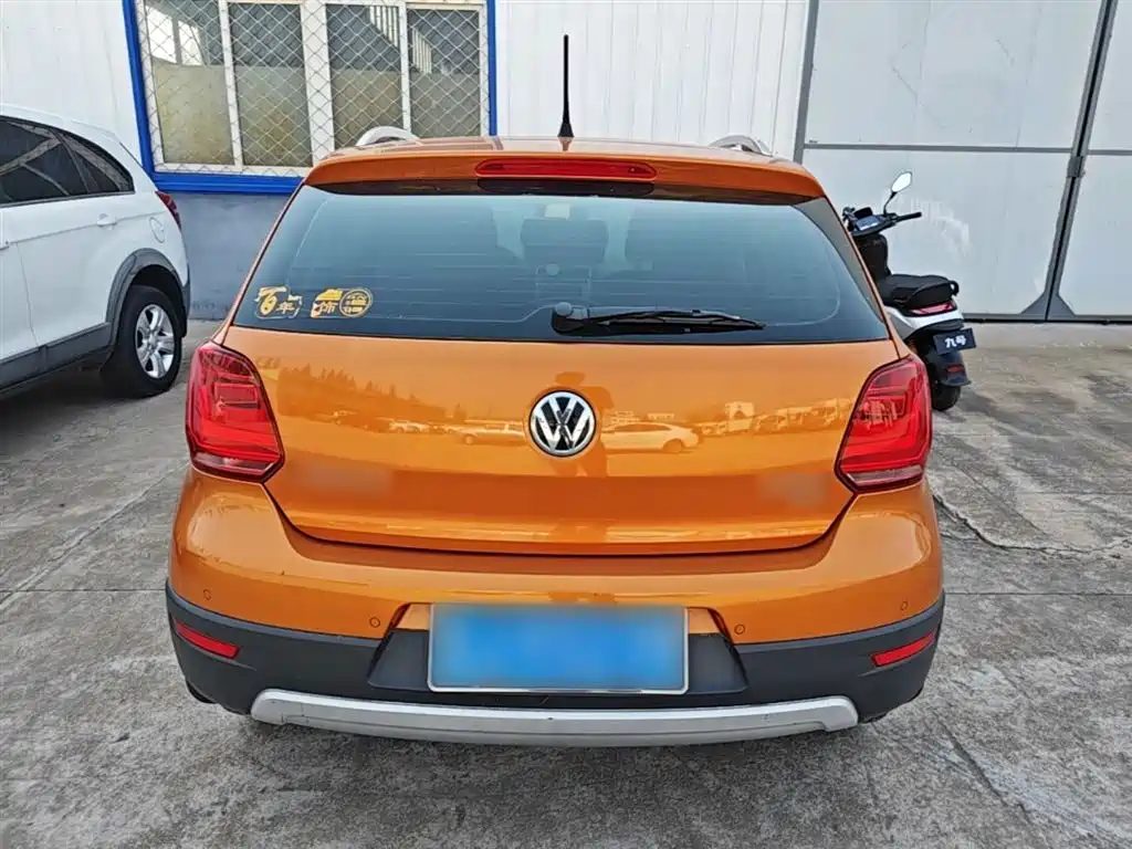 Volkswagen Polo 2014 1.6L Cross Polo Automatic фото 6