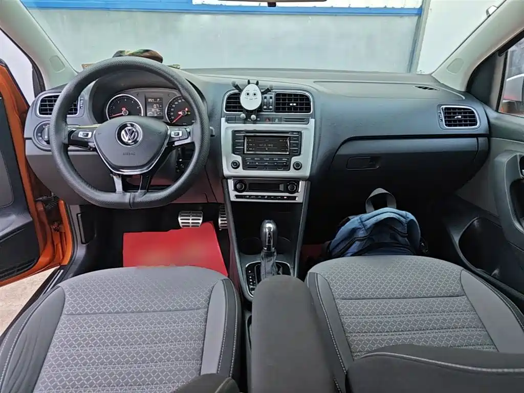 Volkswagen Polo 2014 1.6L Cross Polo Automatic фото 10