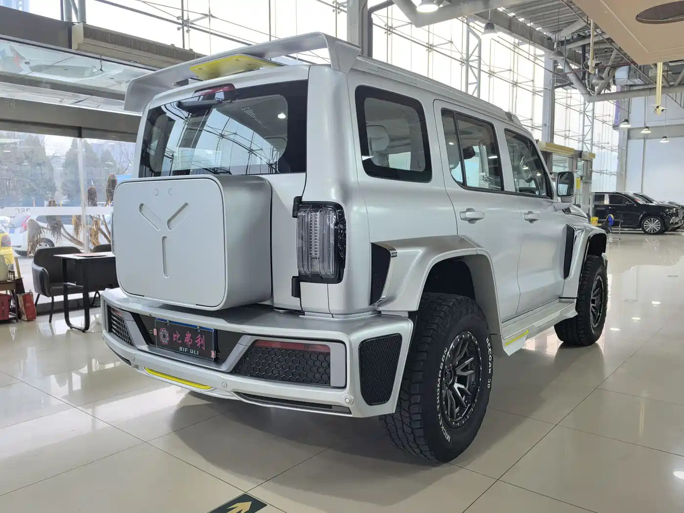 TANK CO CREATION TANK 300