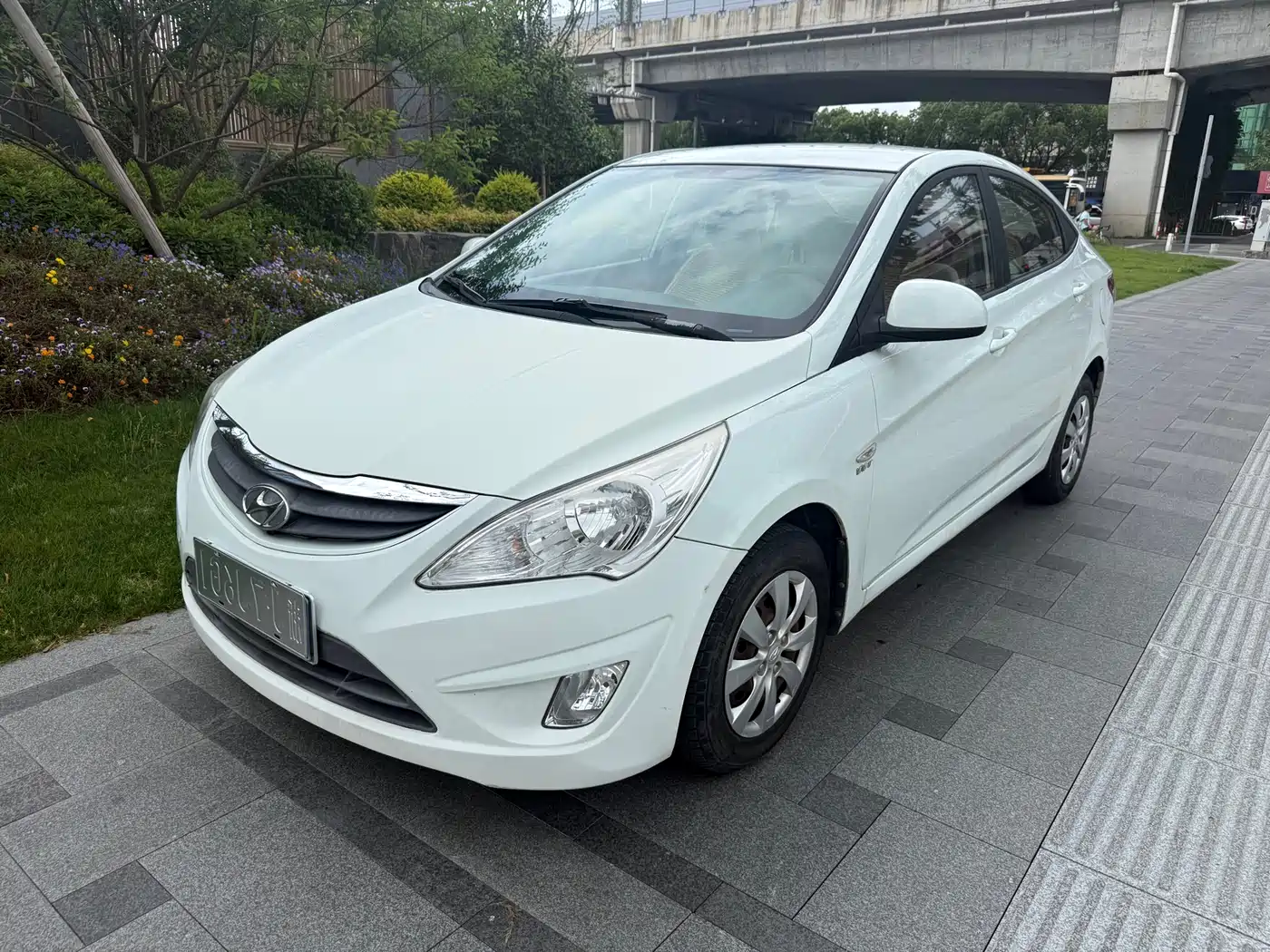 Hyundai Verna 2010 Sedan 1.4L Automatic Comfort GS фото 2