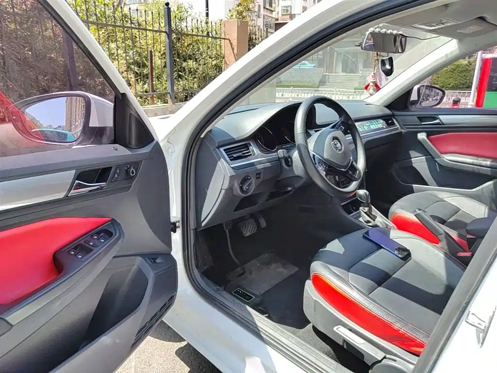 Volkswagen Bora 2018 1.5L Automatic Fashion фото 16