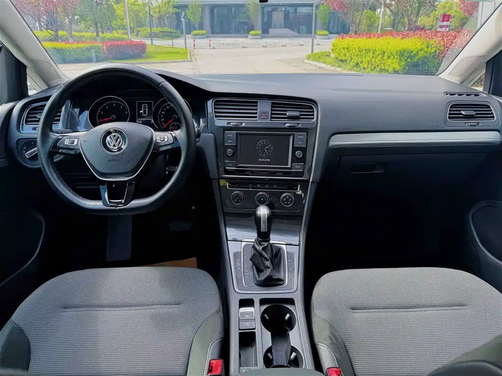 Volkswagen Golf 2018 230TSI Automatic Comfort фото 3