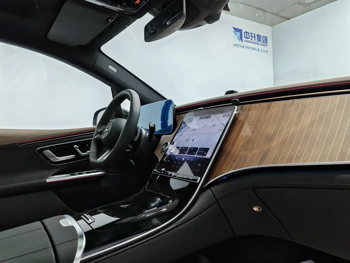 Mercedes-Benz EQE SUV 2024 500 4MATIC Luxury Edition фото 15