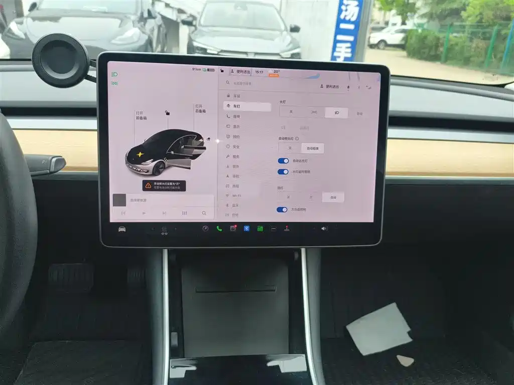 TESLA MODEL 3