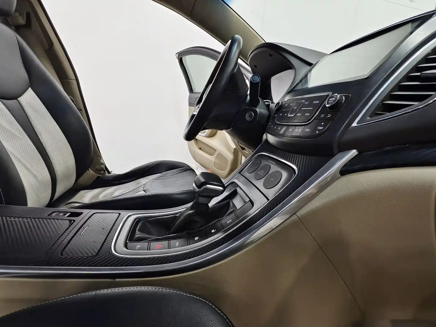 Roewe 950 2013 2012 2.0L Elegance Edition