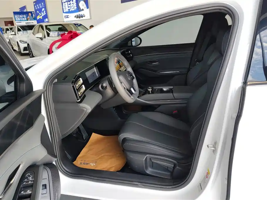 BYD Qin L 2025 DM-i Smart Drive Edition 80KM Leading фото 9
