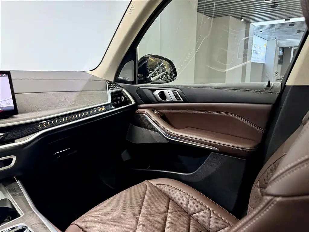 BMW X5 2023 xDrive 30Li Premium M Sport Package фото 27