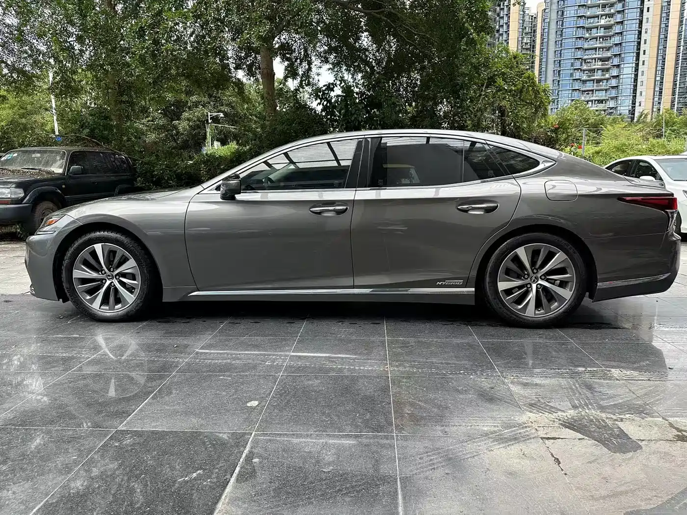 Фото 3 - Lexus LS