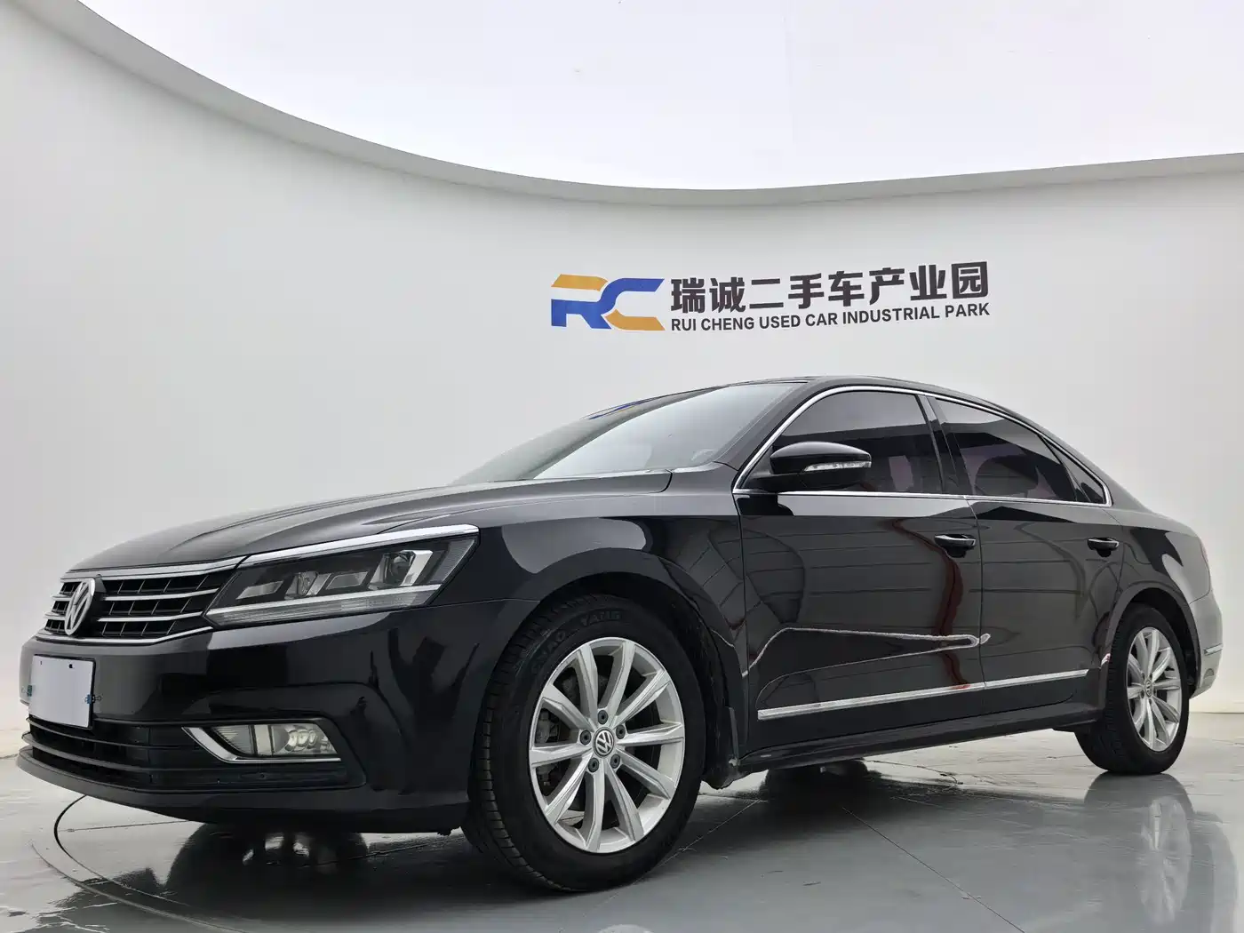 Фото 1 - Volkswagen Passat