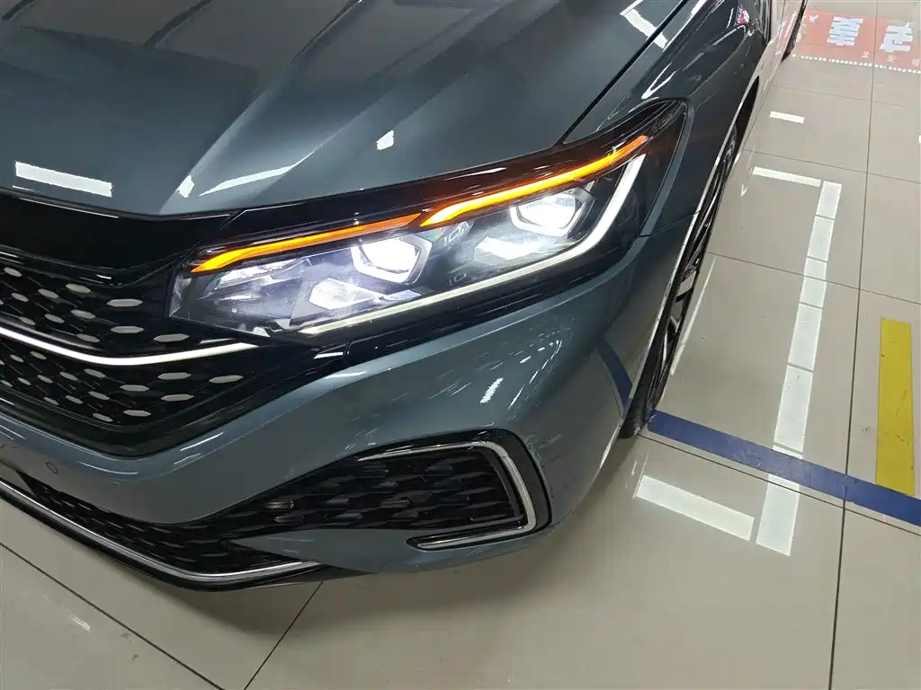 Volkswagen Passat 2022 330TSI Starry Sky Premium Edition фото 23
