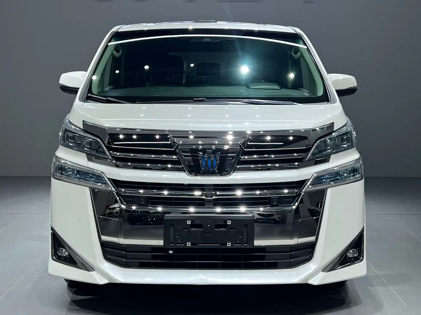 Toyota Vellfire 2021 Crown Hybrid 2.5L HV Luxury Edition фото 2