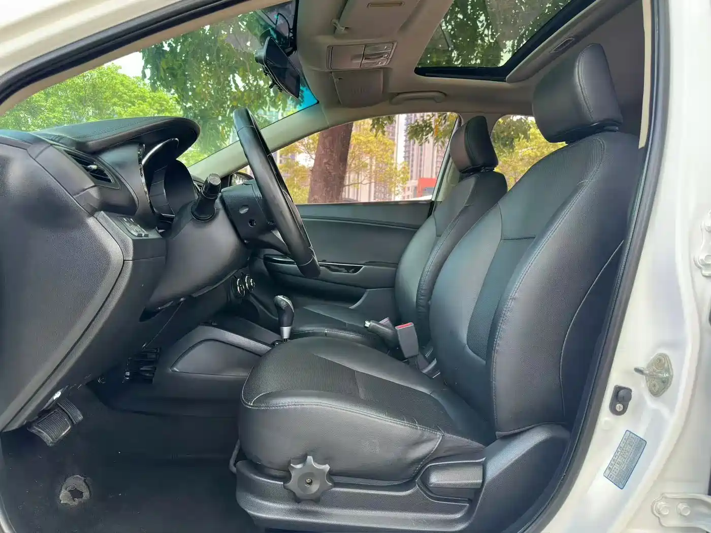 Kia K2 2012 Sedan 1.6L AT Premium Commemorative Edition фото 4