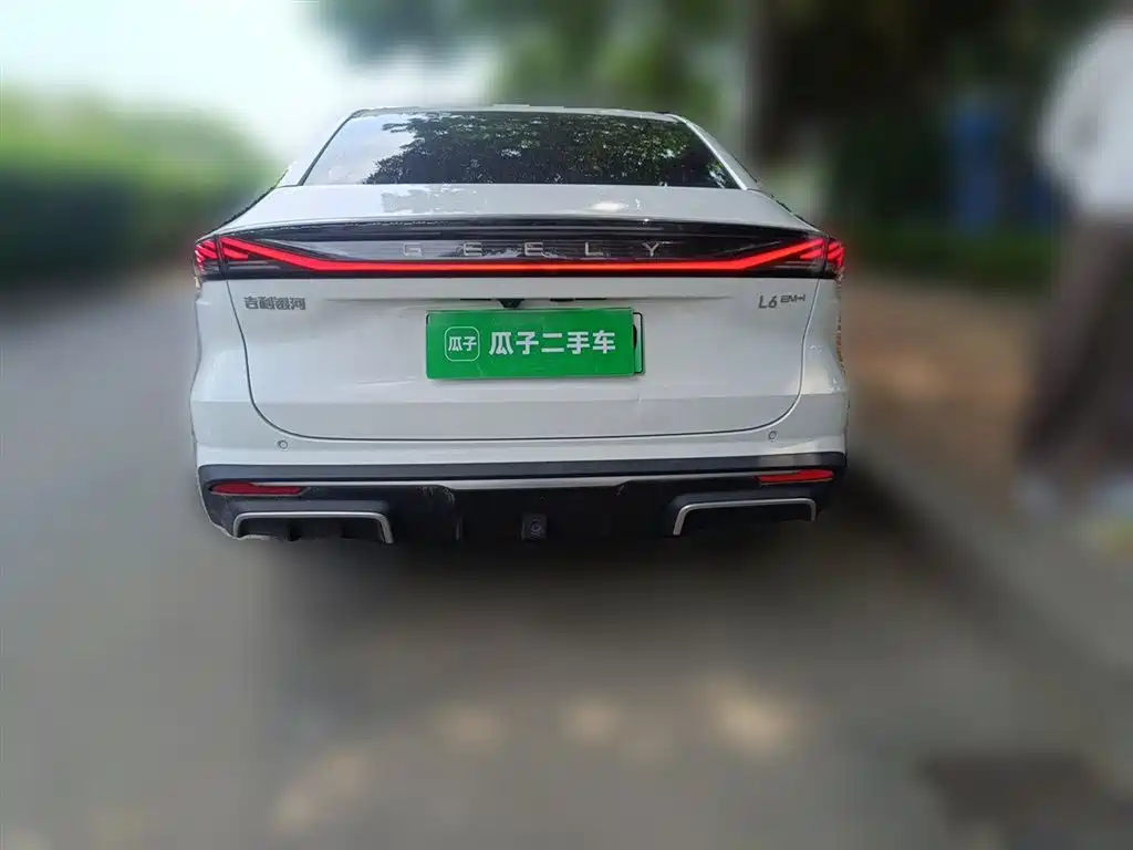 Geely Galaxy Galaxy L6 2025 EM-i 140km Explorer+ Edition фото 5