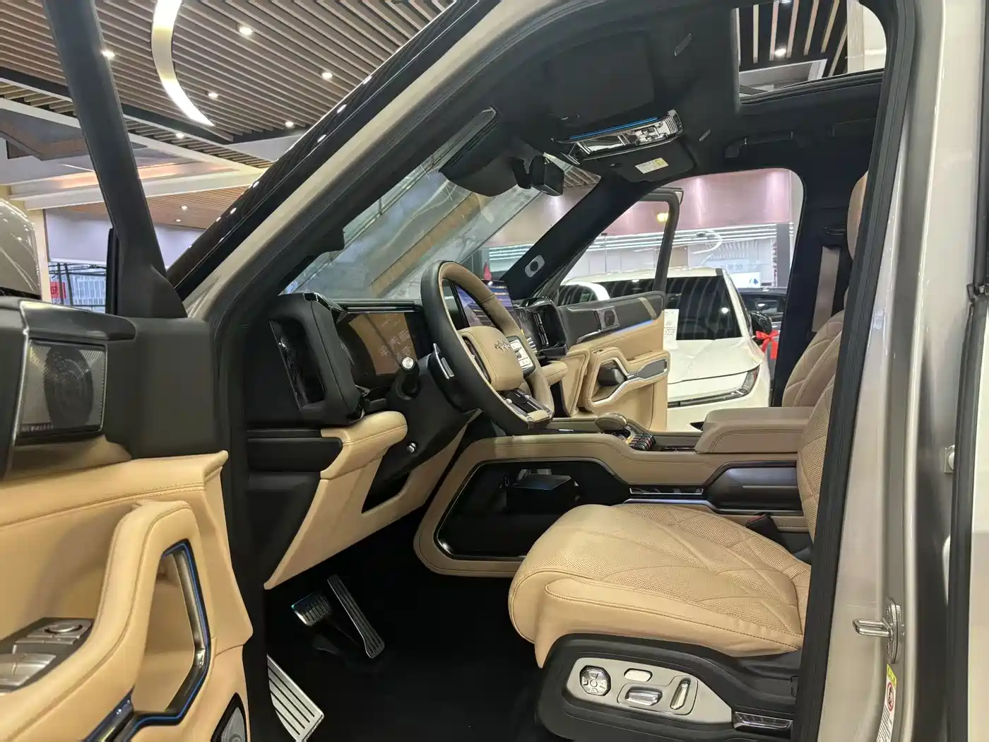 2025 Fang Cheng Bao Leopard 8