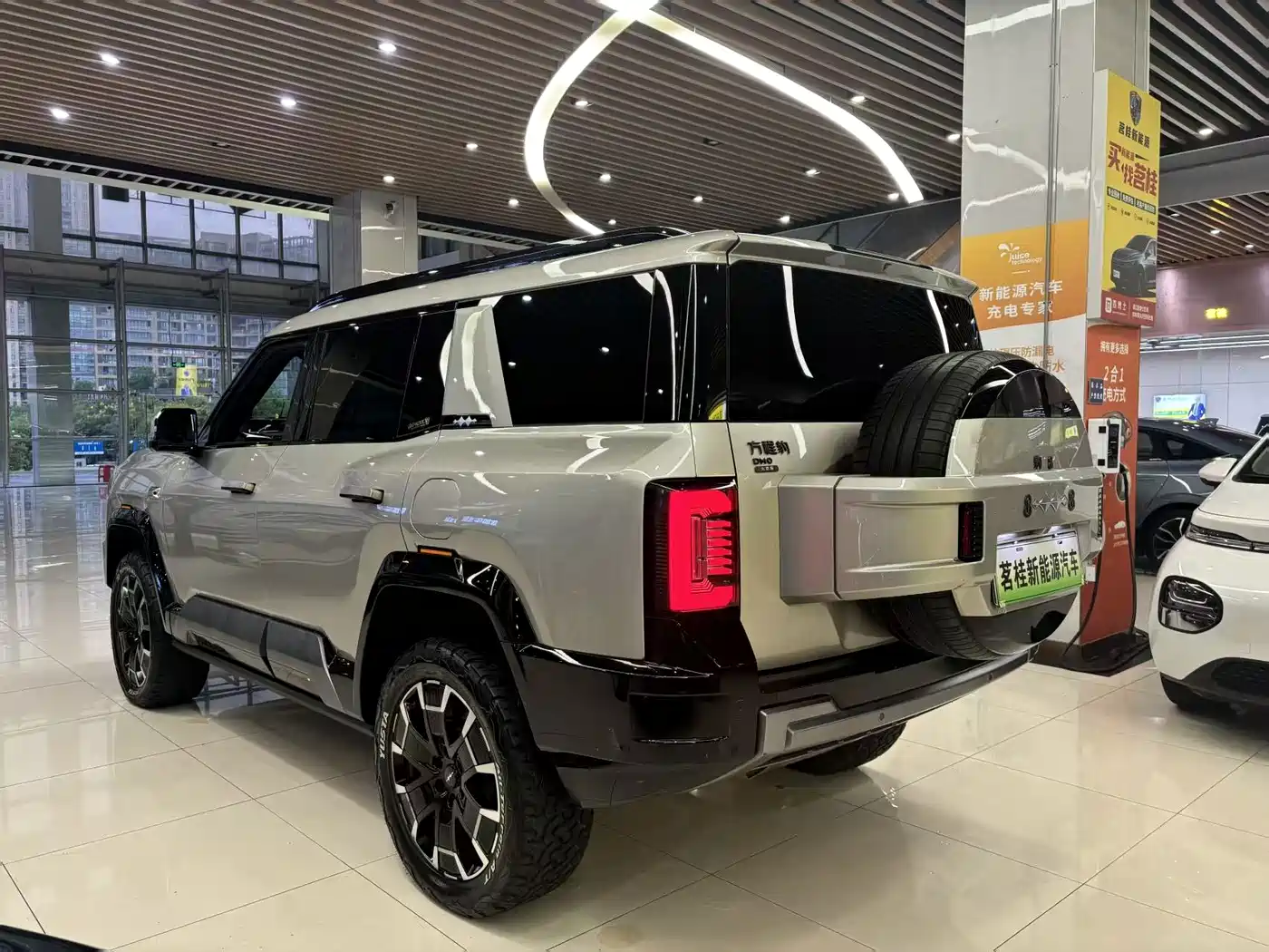 Fang Cheng Bao Leopard 8 2025 2025 Zhiyong Flagship 6-Seater